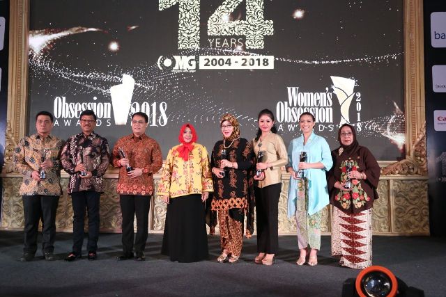 Darmayanti Lubis Terima Penghargaan Best Achiever In Legislators and Senator